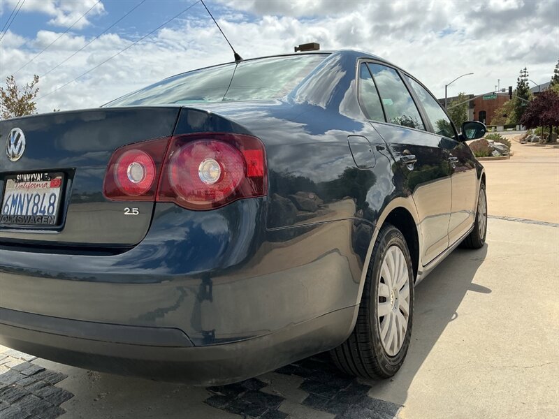 Used 2010 Volkswagen Jetta S FWD image 11