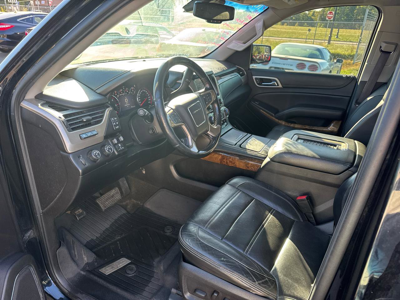 Used 2015 GMC Yukon Denali w/ Premium Package AWD/4WD image 9