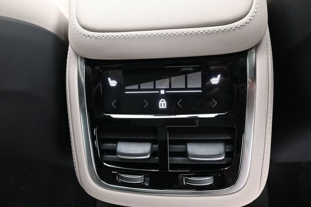 New 2027 Volvo XC90 B6 Plus AWD/4WD image 35