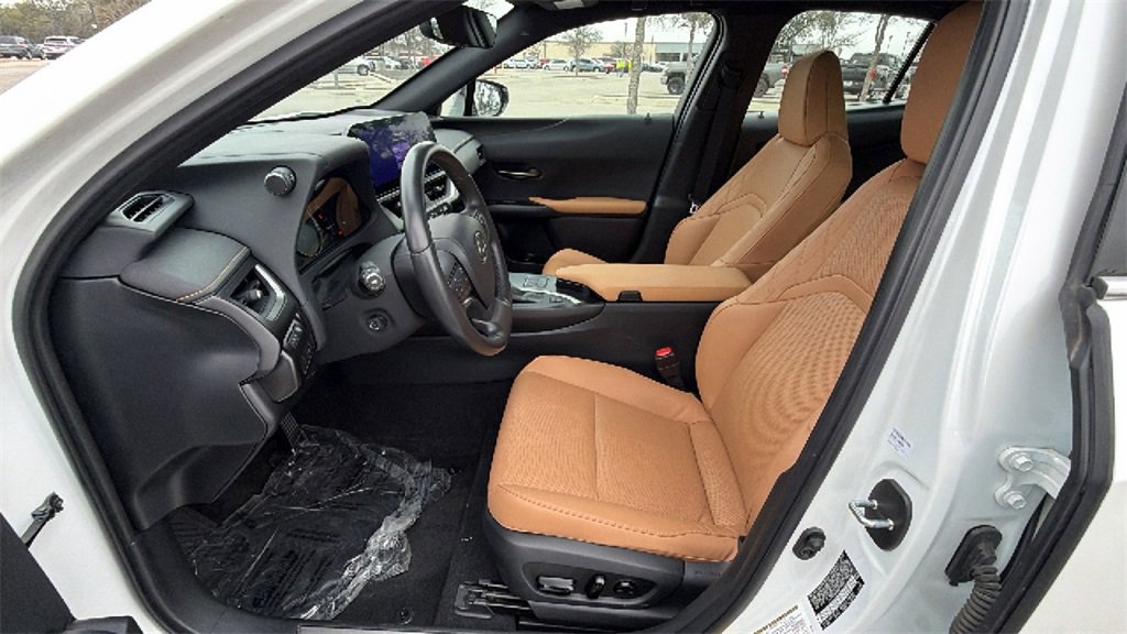 Used 2024 Lexus UX 250h AWD w/ Premium Package image 15