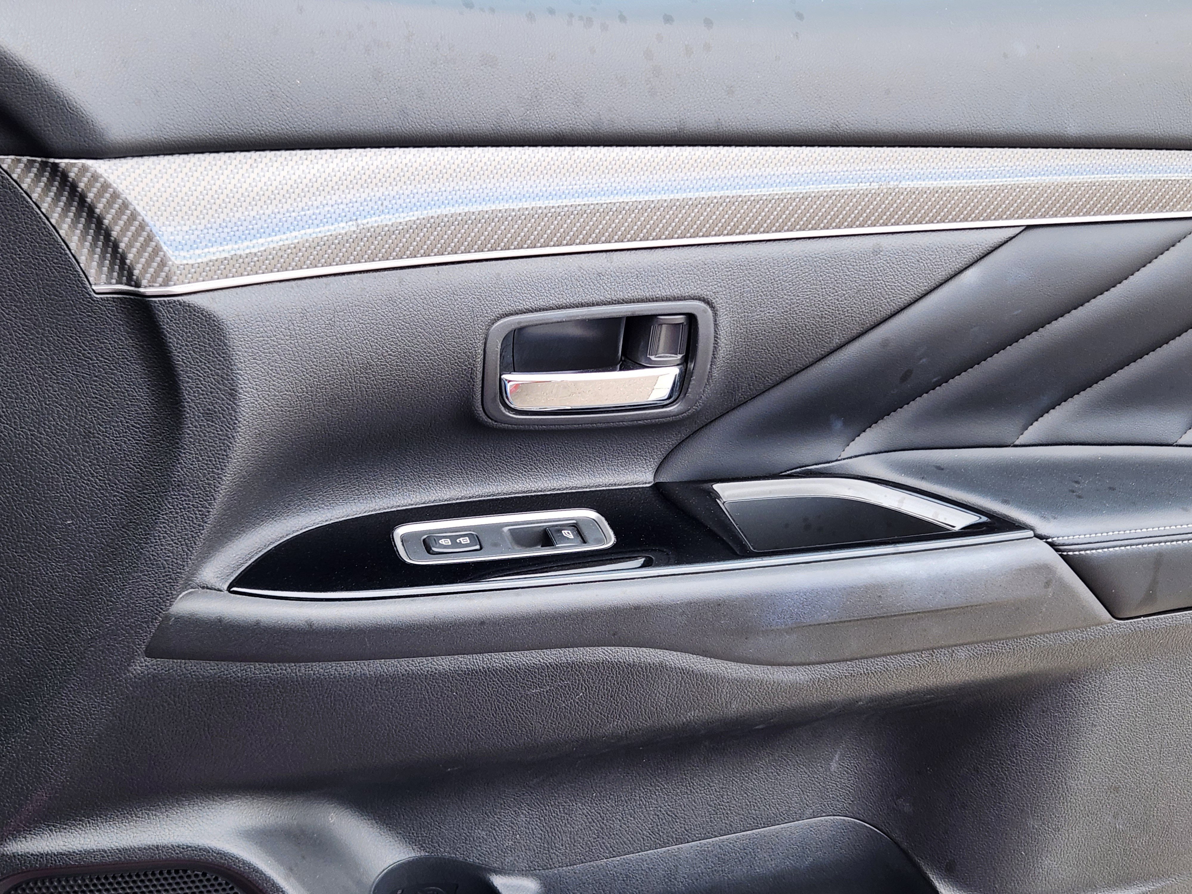 Used 2019 Mitsubishi Outlander 4WD Plug-In Hybrid image 17