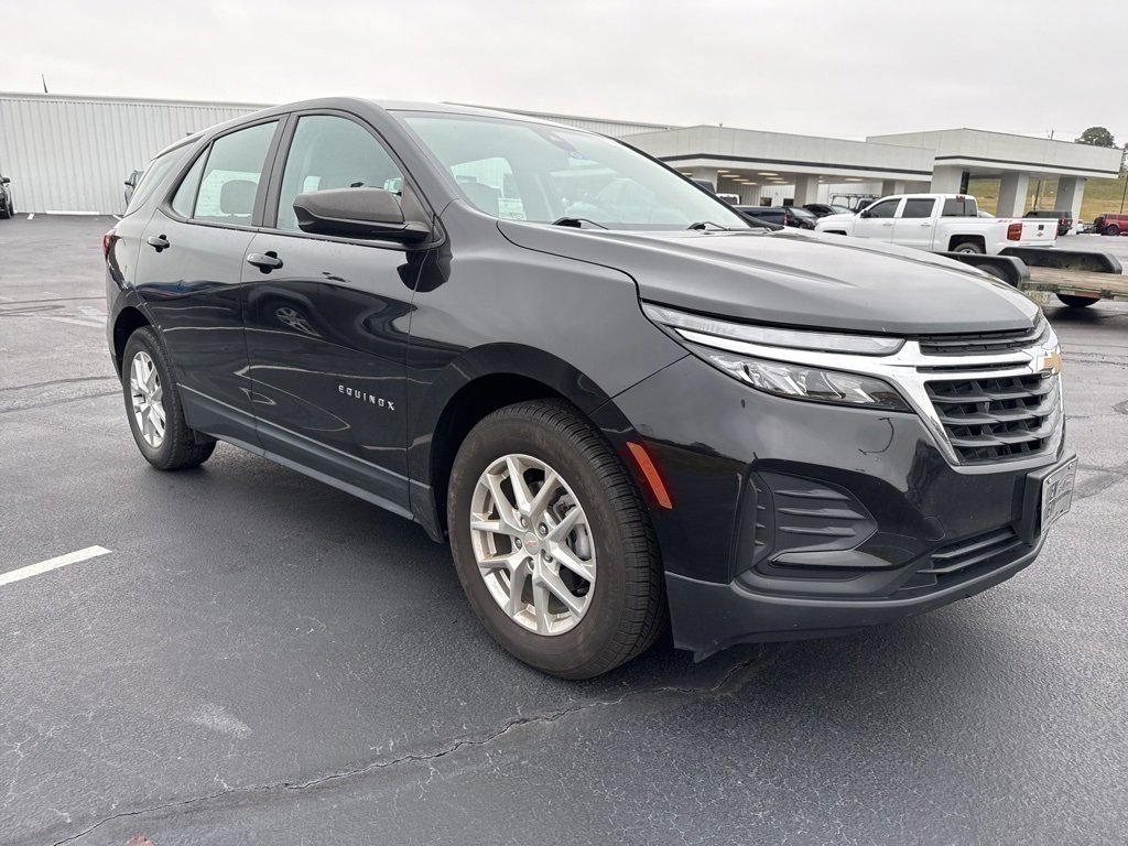 Used 2022 Chevrolet Equinox LS image 4