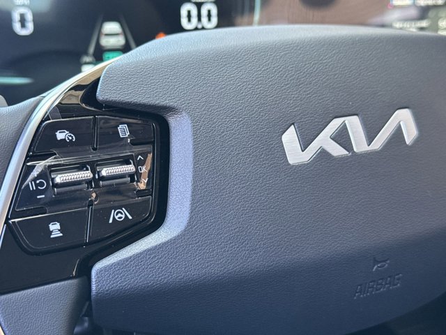 New 2025 Kia Niro SX Touring image 6