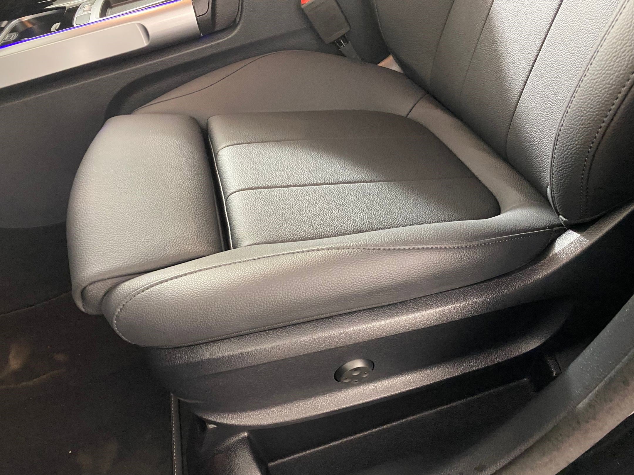 New 2025 Mercedes-Benz GLB 250 4MATIC image 12