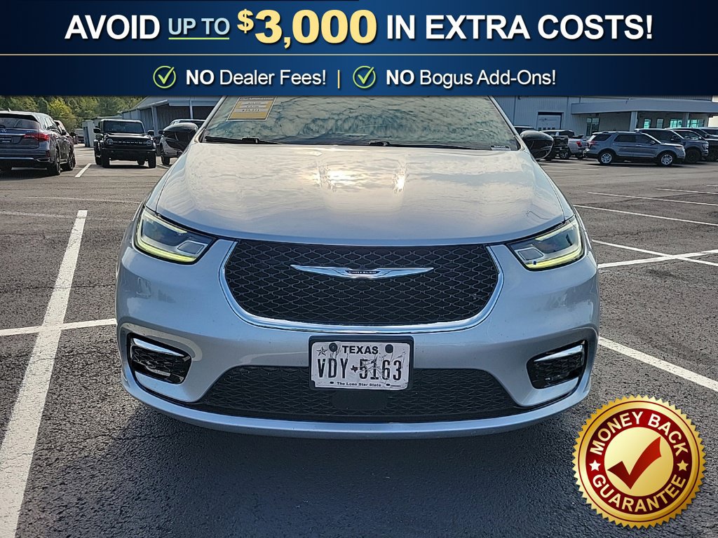 Used 2024 Chrysler Pacifica Touring-L FWD image 2