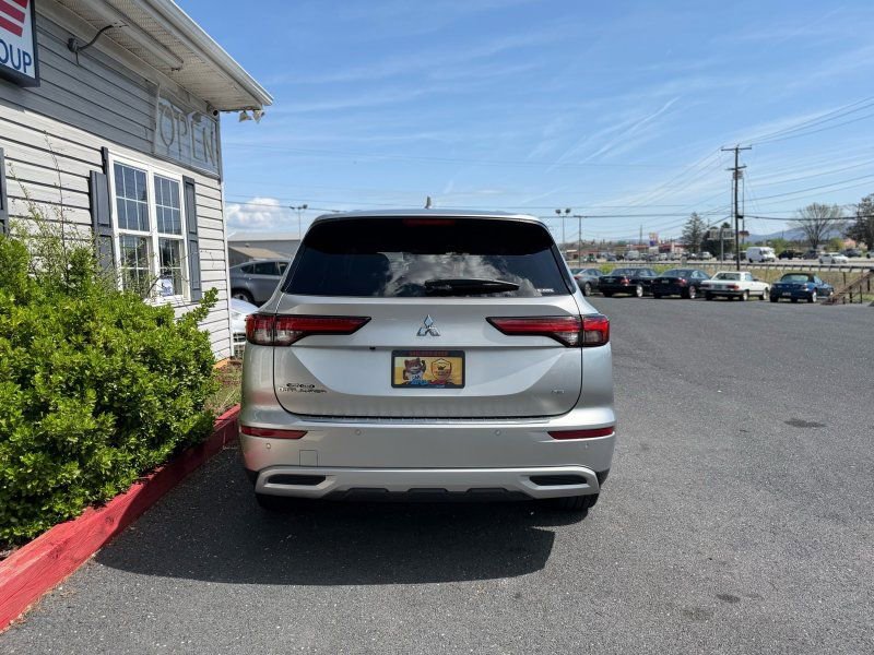 Used 2022 Mitsubishi Outlander SE image 5