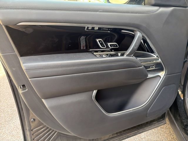 Used 2023 Land Rover Range Rover Long Wheelbase Autobiography image 7