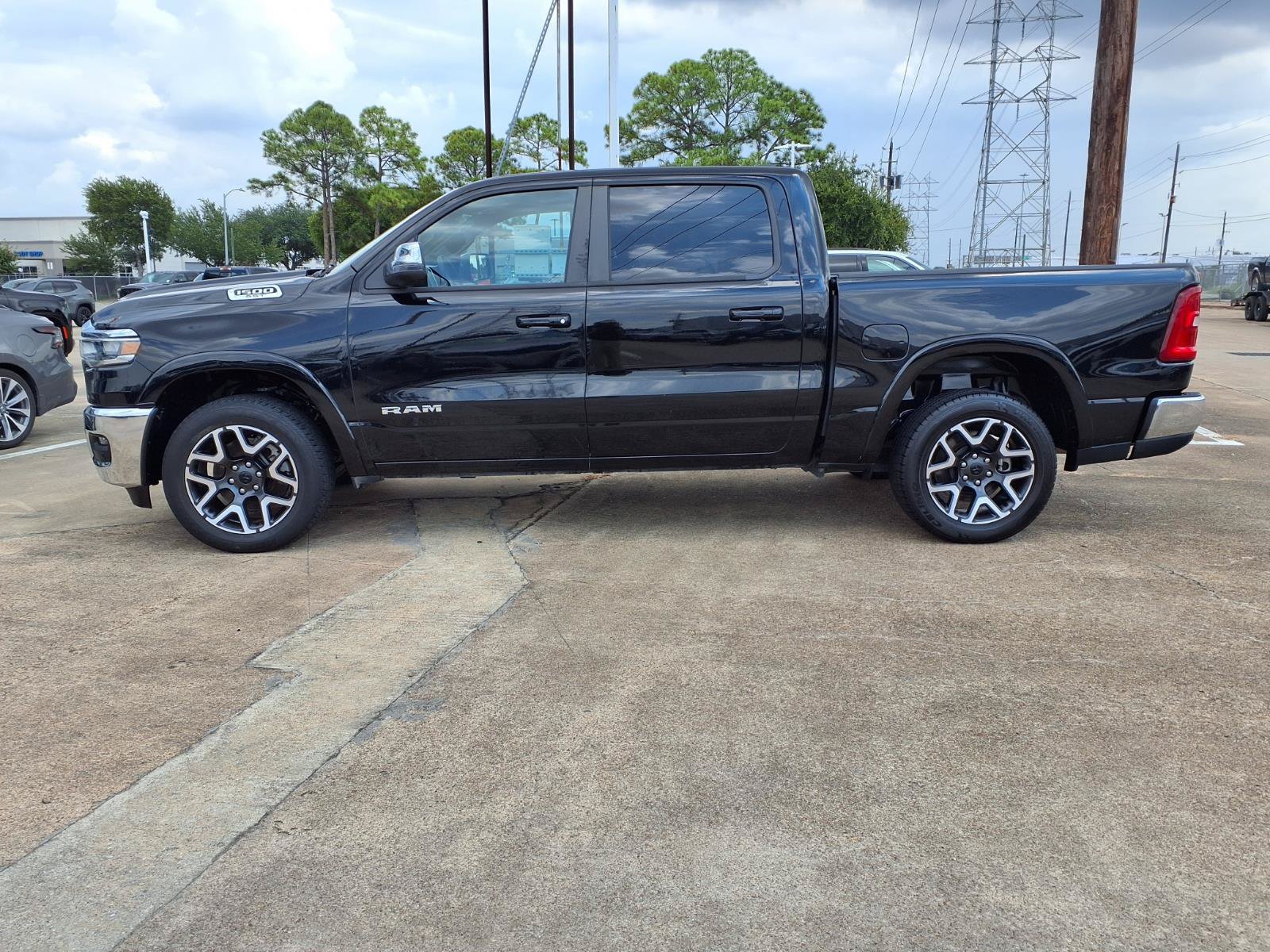 Used 2025 RAM 1500 Laramie AWD/4WD image 25