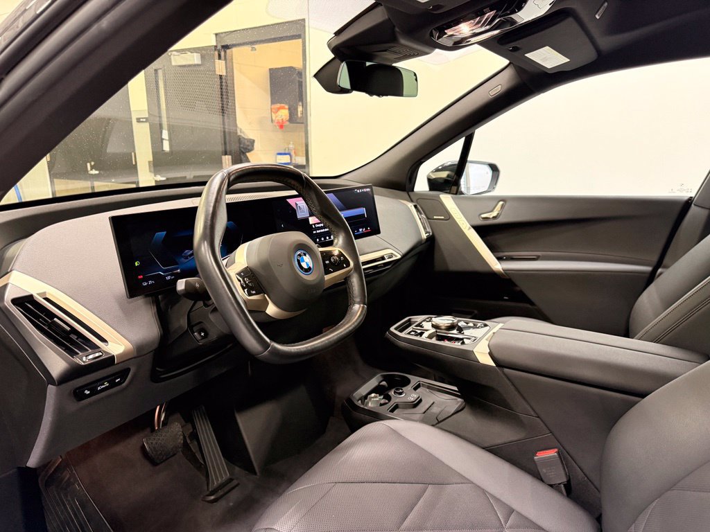 Used 2024 BMW iX xDrive50 AWD/4WD image 11