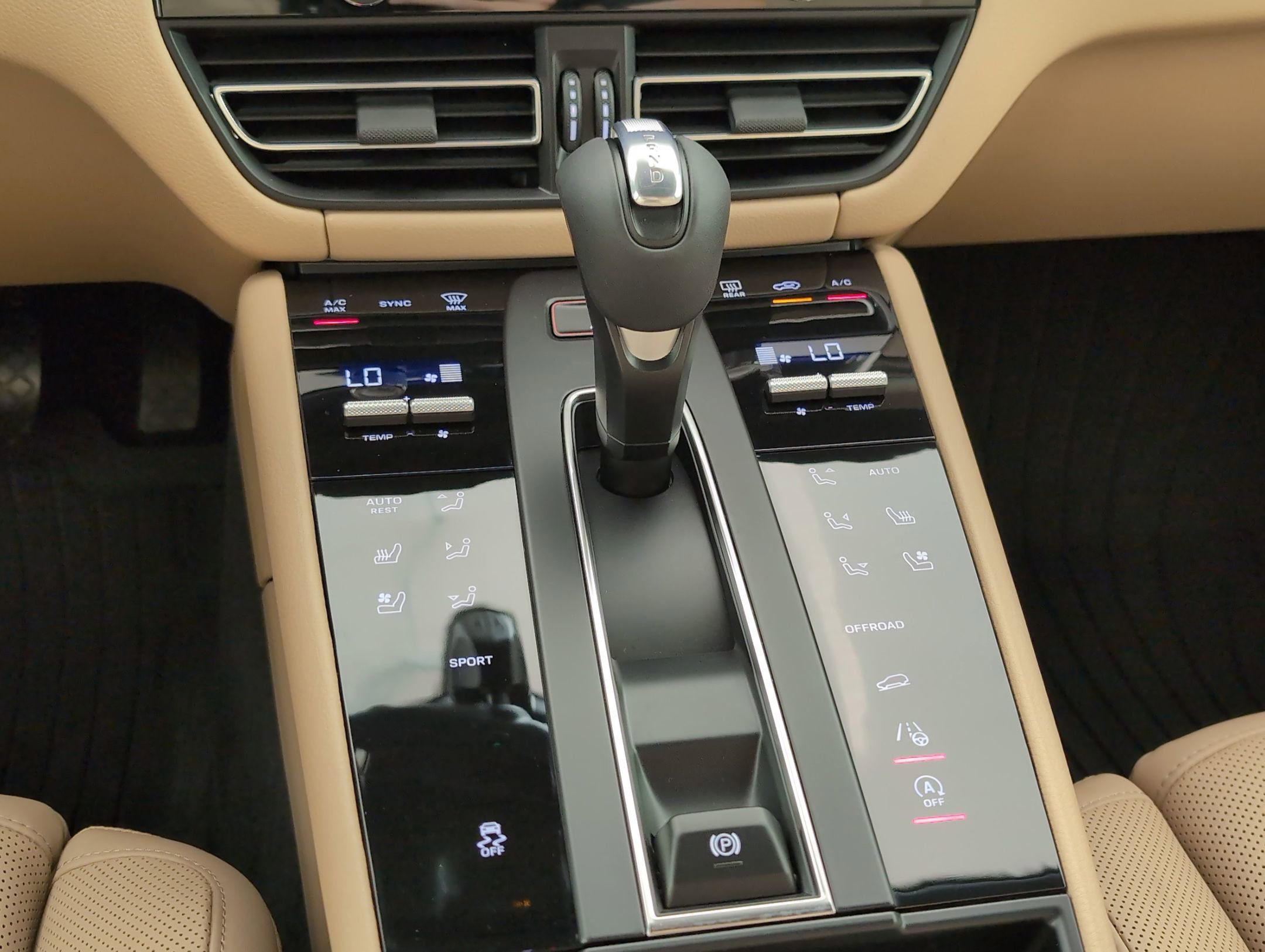 Certified 2025 Porsche Macan image 23