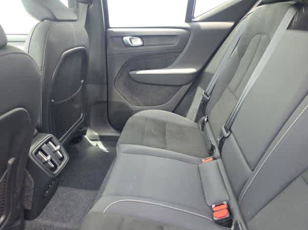 Certified 2025 Volvo XC40 B5 Plus AWD/4WD image 8