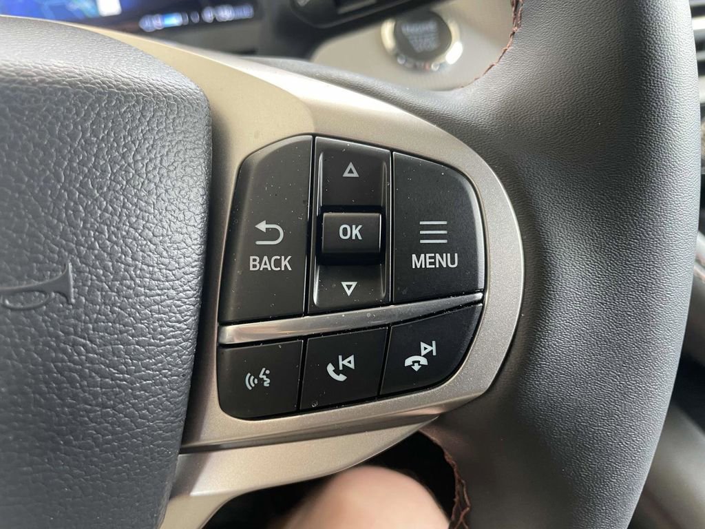 New 2025 Ford Explorer Active image 27