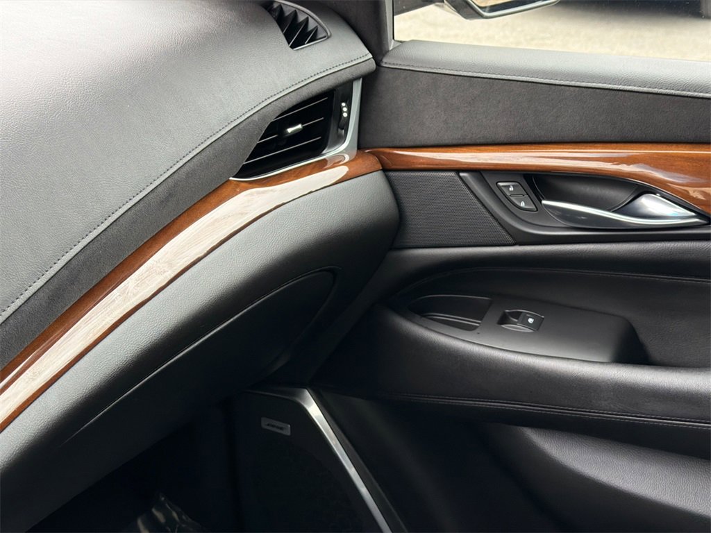 Used 2020 Cadillac Escalade ESV Luxury image 38