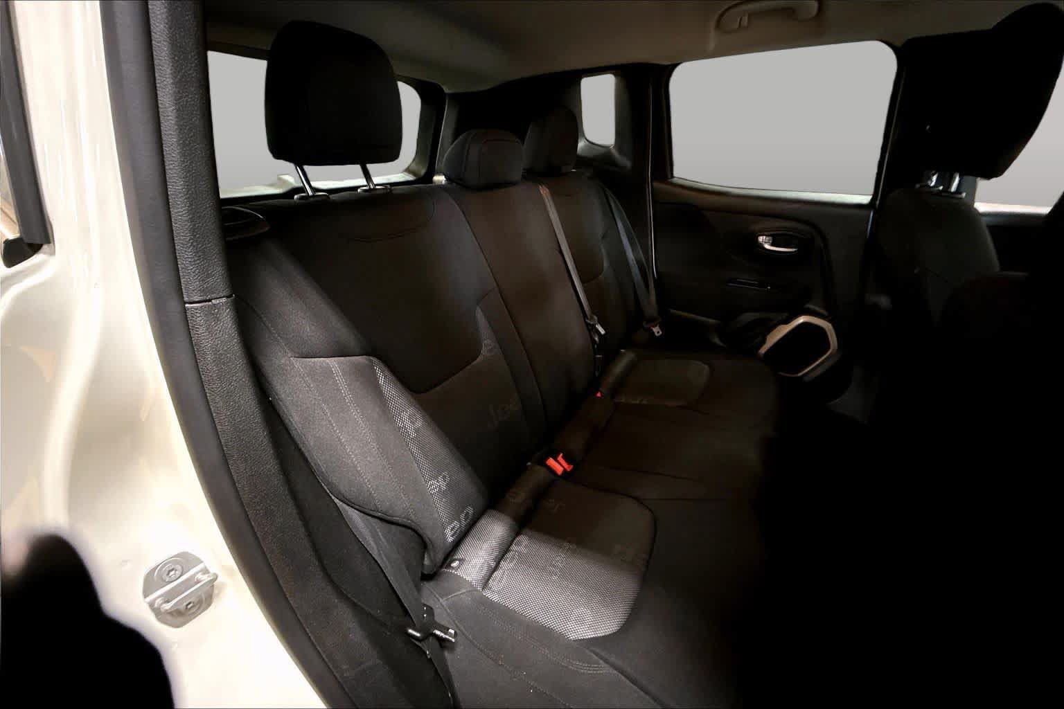 Used 2015 Jeep Renegade Latitude w/ Cold Weather Group II AWD/4WD image 19
