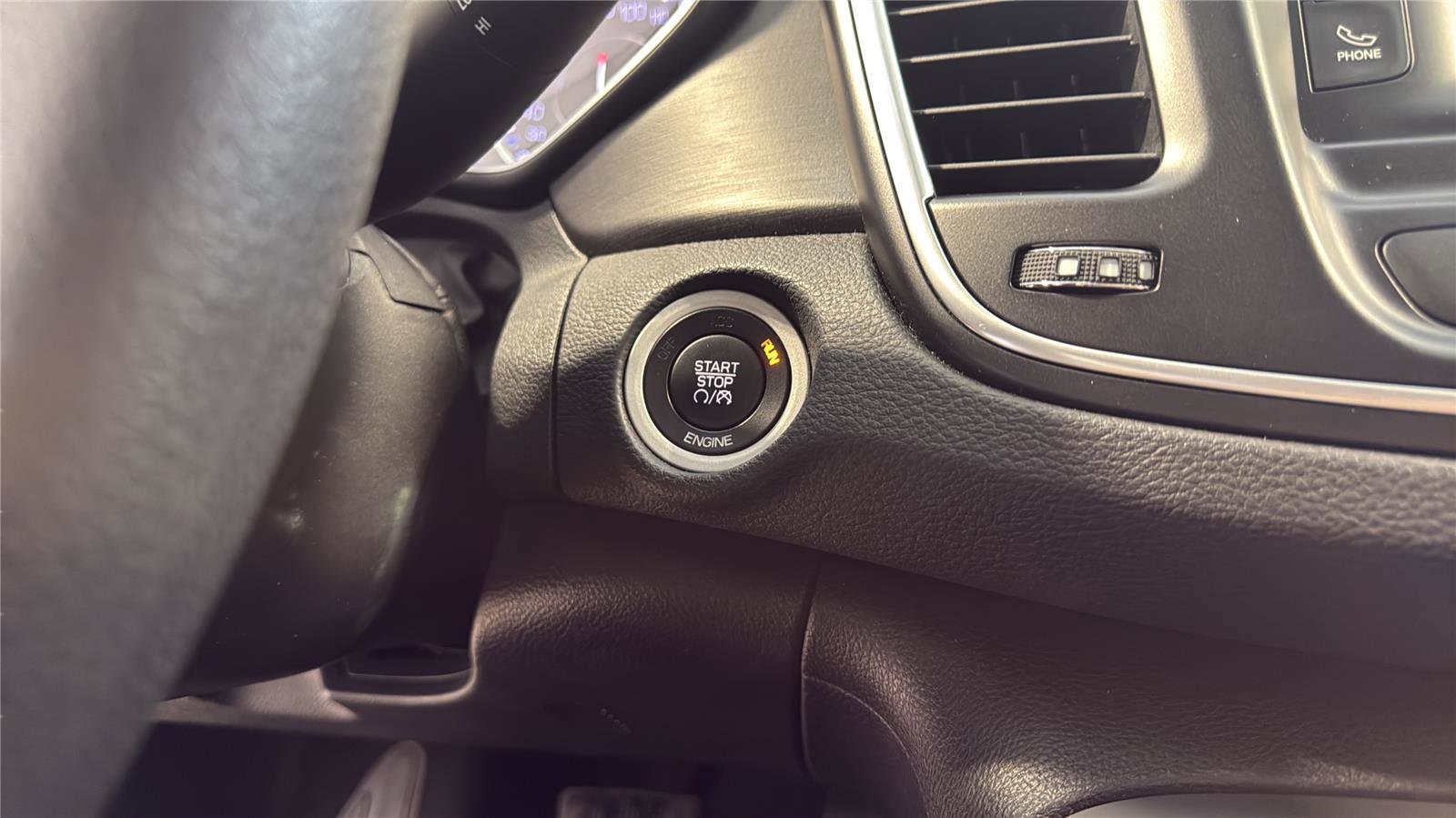 Used 2016 Chrysler 200 Limited FWD image 20
