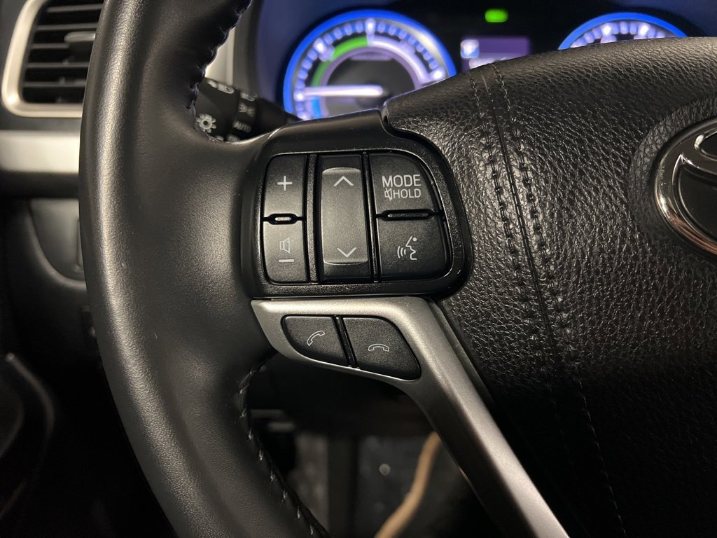 Used 2019 Toyota Highlander XLE image 16