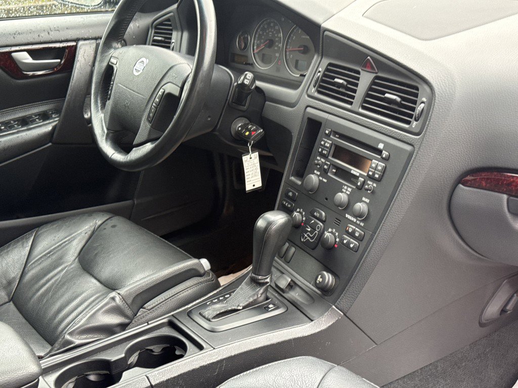 Used 2004 Volvo V70 2.5T FWD image 27