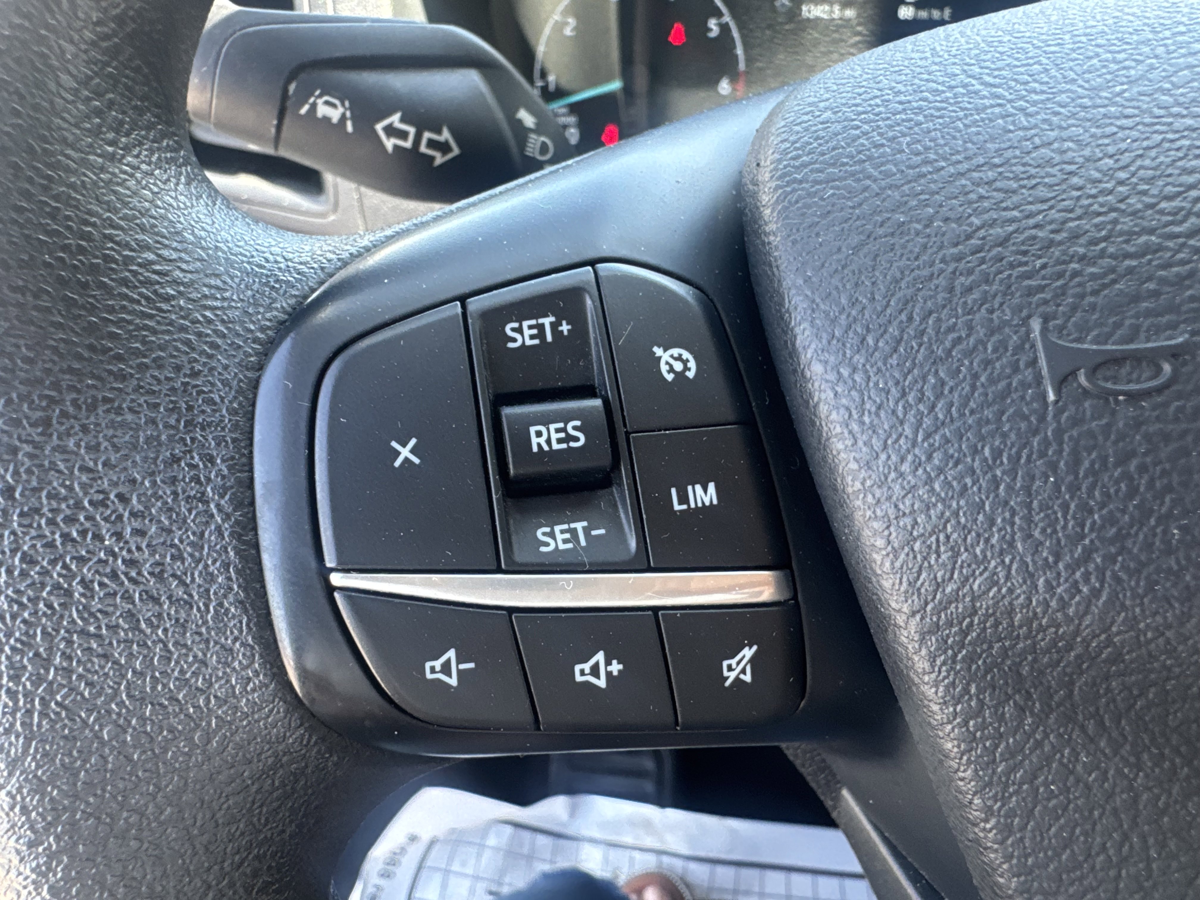 Used 2023 Ford Transit 350 XLT image 10