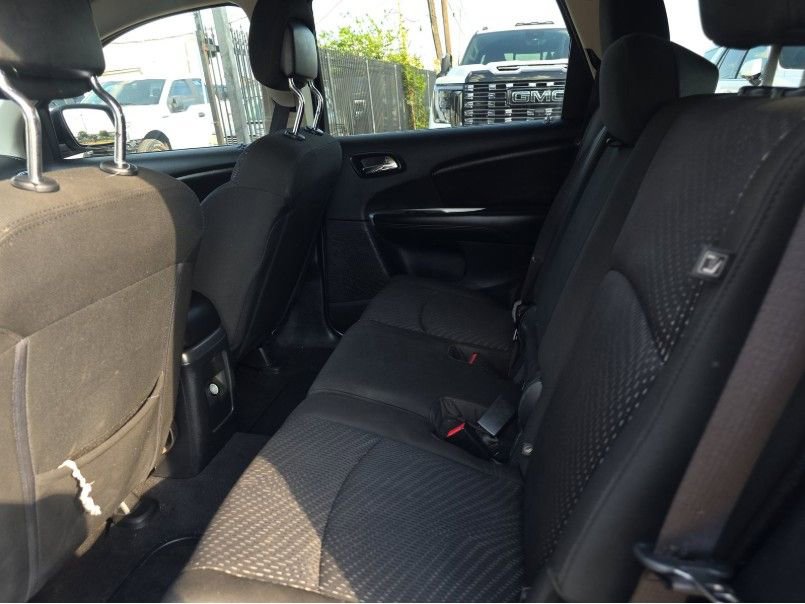 Used 2019 Dodge Journey SE image 22