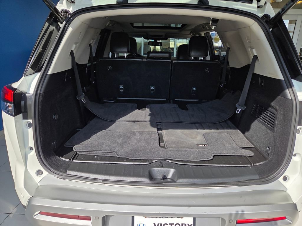 Used 2022 Nissan Pathfinder Platinum w/ Cargo Package image 11