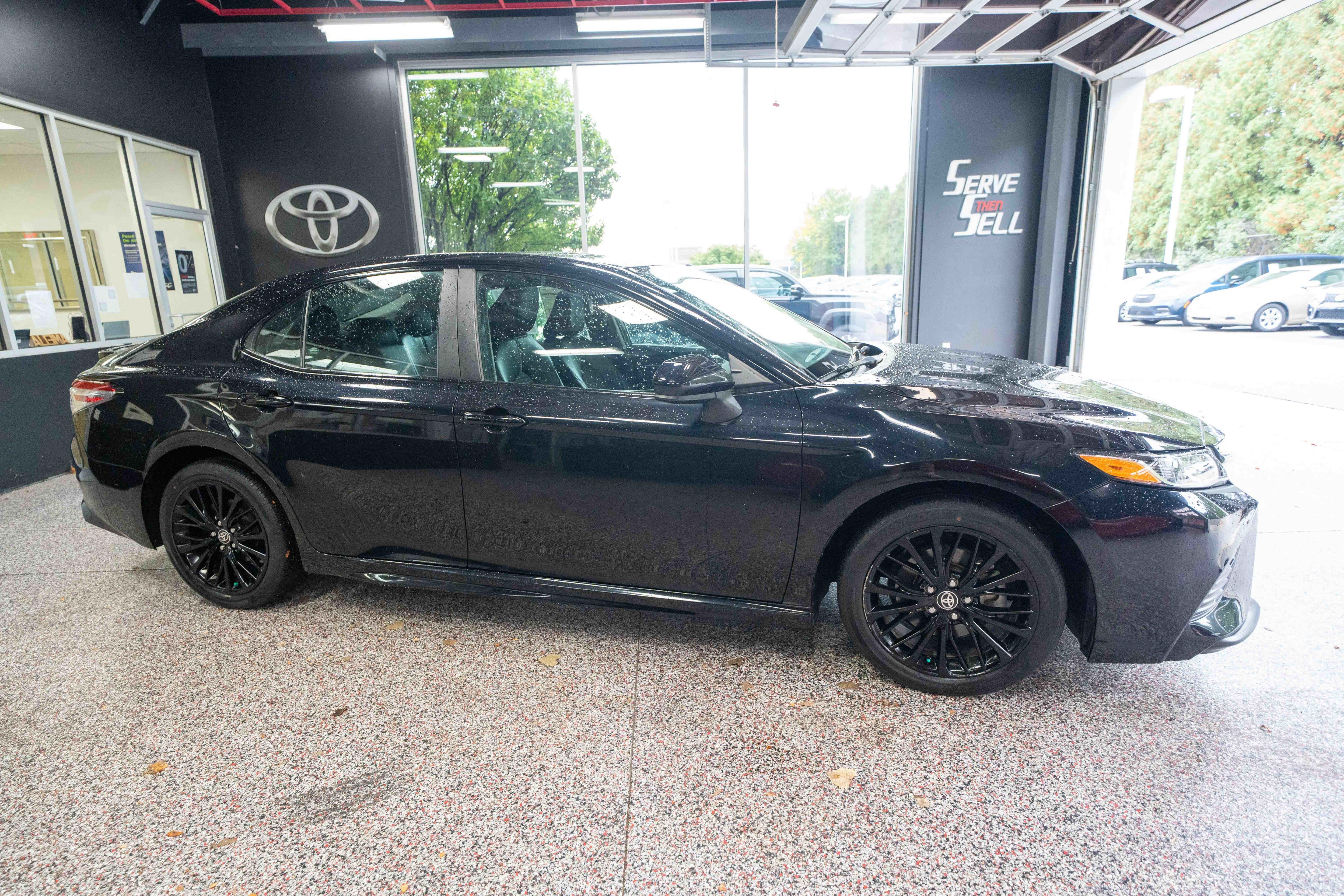 Used 2020 Toyota Camry SE FWD image 5