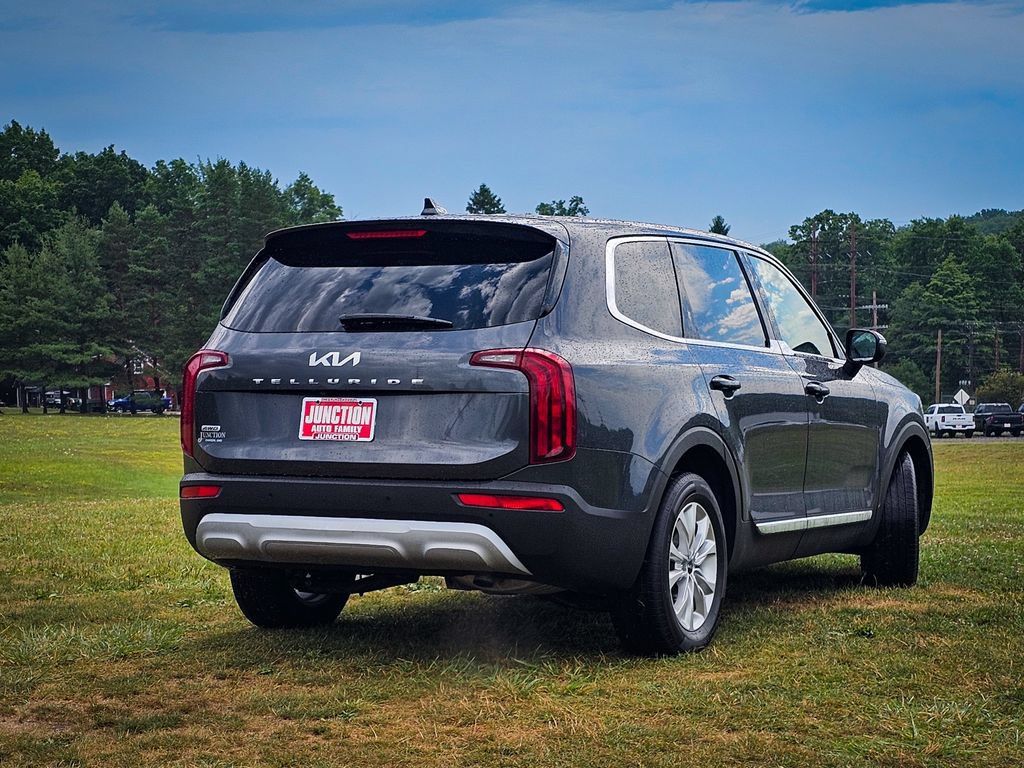 Used 2022 Kia Telluride LX AWD/4WD image 3