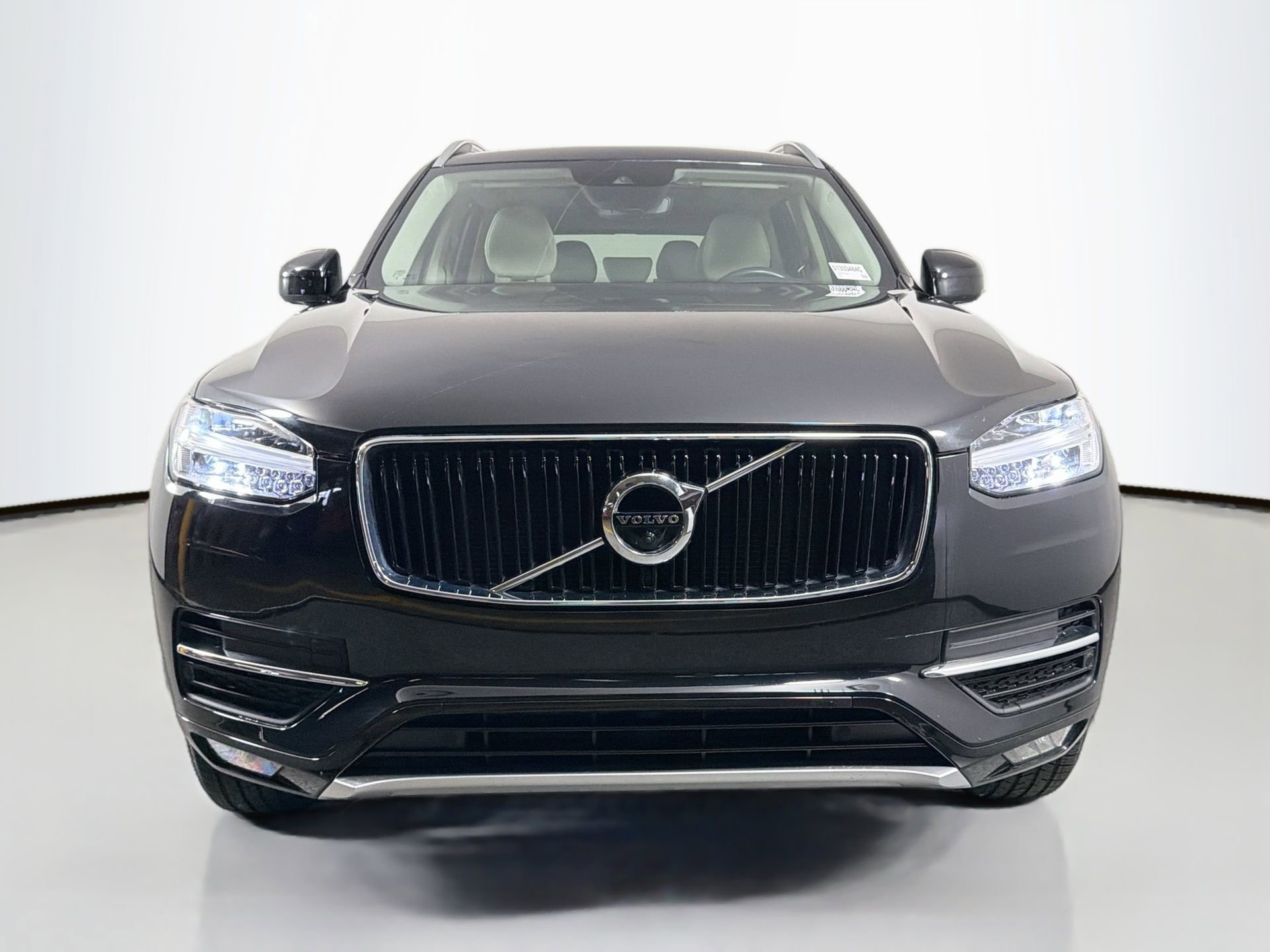 Used 2017 Volvo XC90 T6 Momentum w/ Vision Package image 2