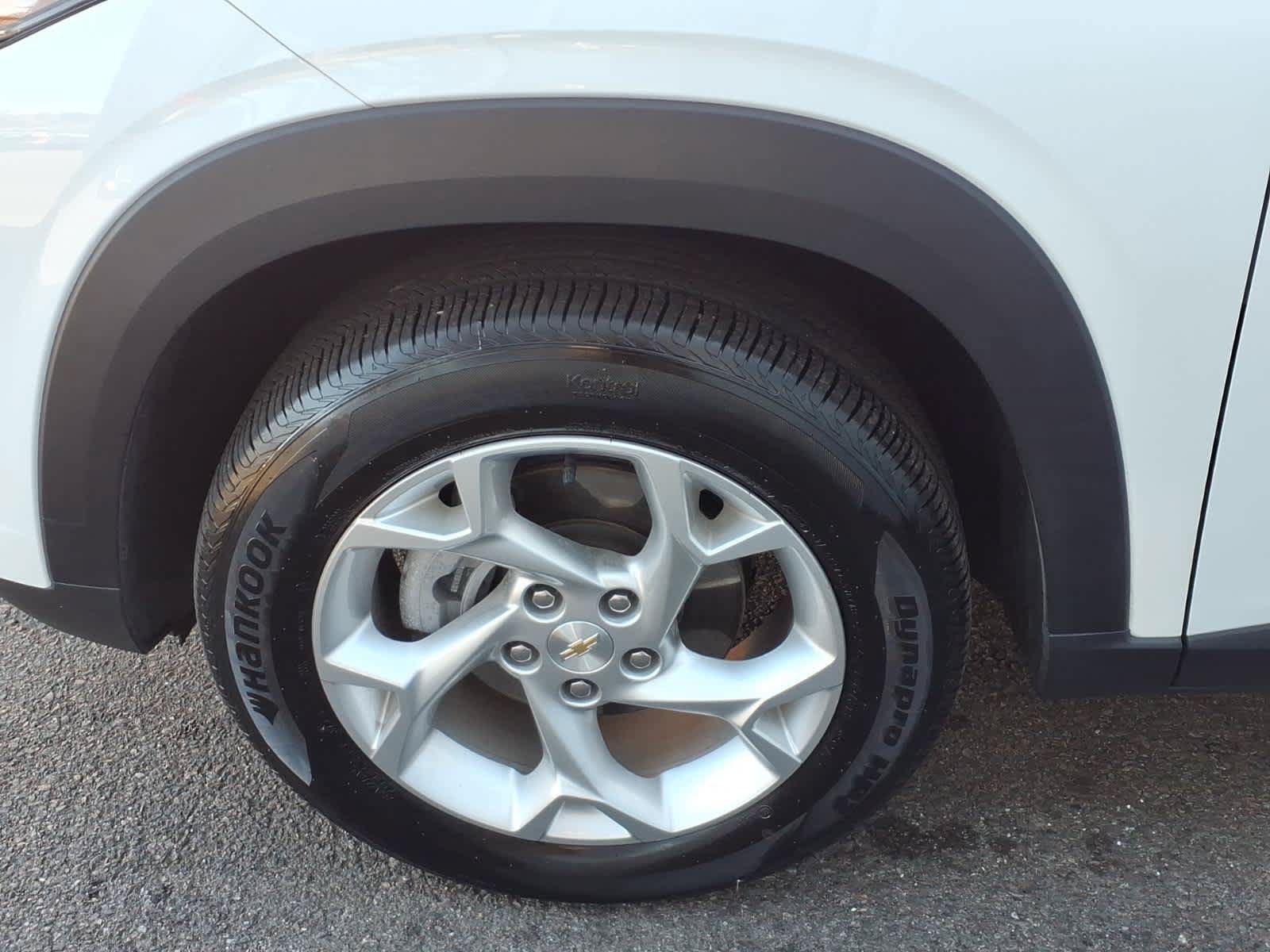 Used 2025 Chevrolet Trax LS w/ LS Convenience Package FWD image 8
