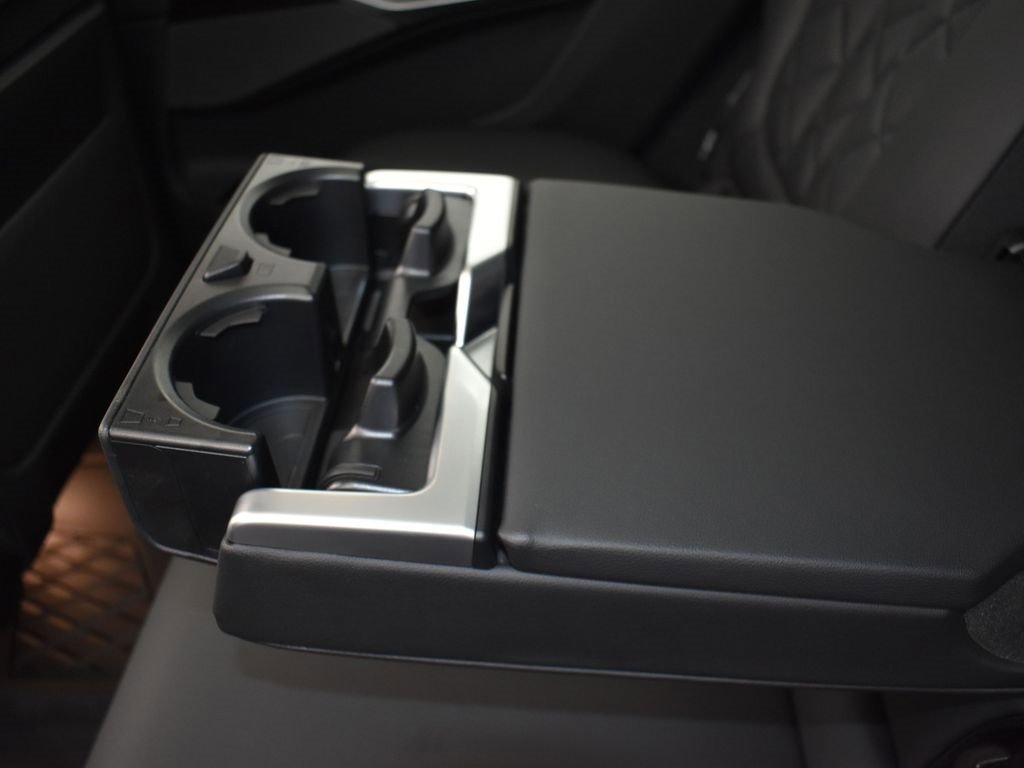New 2026 BMW X7 xDrive40i w/ Executive Package image 18