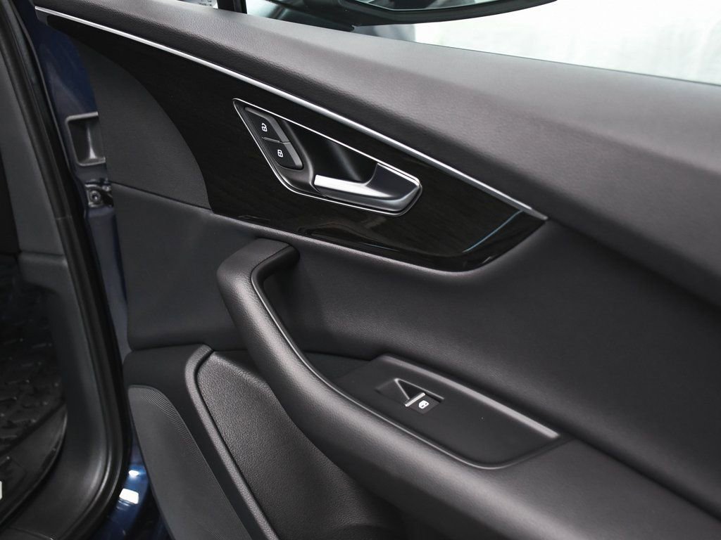 Used 2025 Audi Q7 3.0T Premium w/ Convenience Package image 22