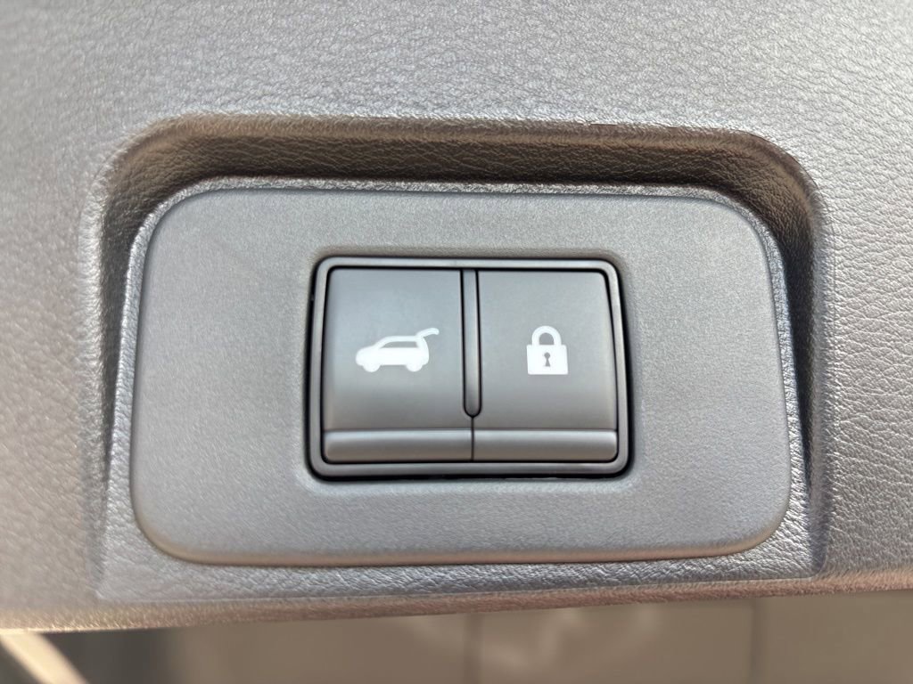 Used 2026 Nissan Rogue SV AWD/4WD image 10