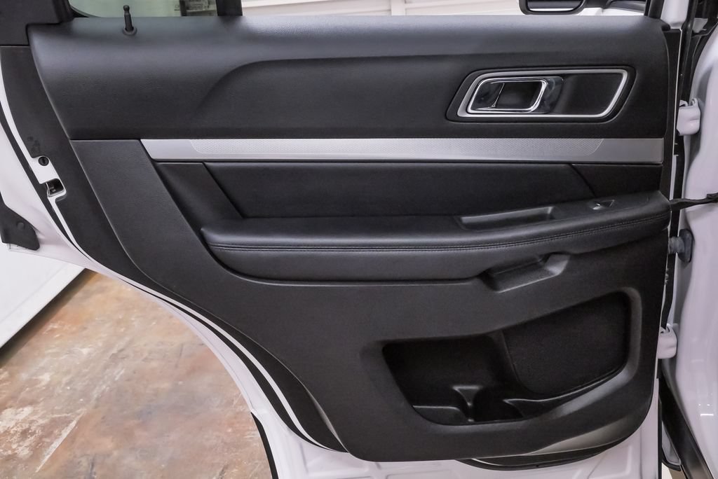 Used 2017 Ford Explorer XLT w/ Equipment Group 201A FWD image 26