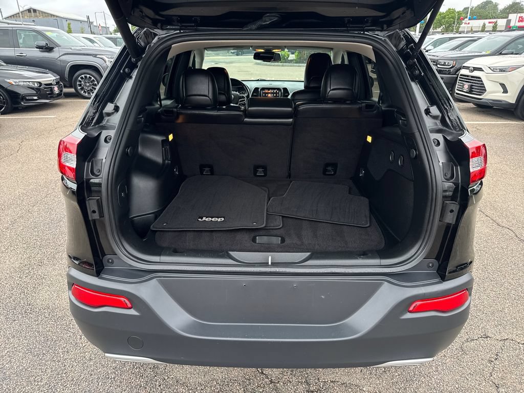 Used 2017 Jeep Cherokee Limited w/ Luxury Group FWD image 7