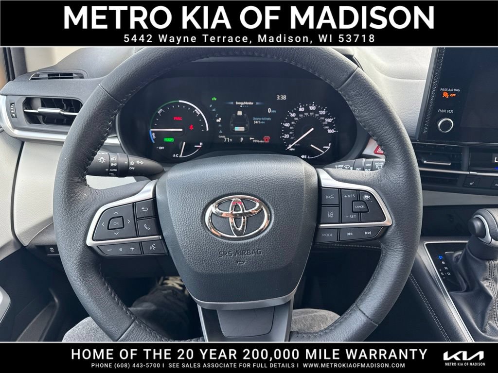 Used 2025 Toyota Sienna XLE AWD/4WD image 19
