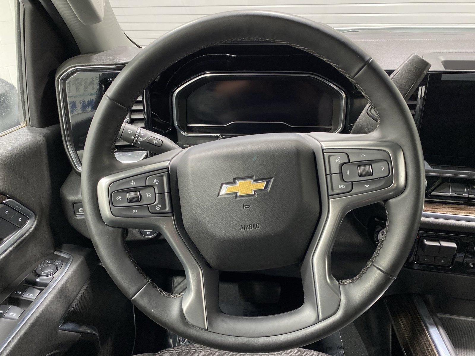 Used 2025 Chevrolet Silverado 3500 LT AWD/4WD image 14