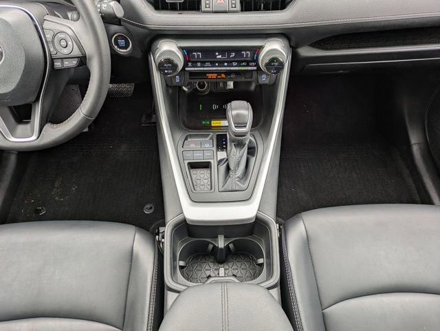 Used 2022 Toyota RAV4 XLE Premium image 19