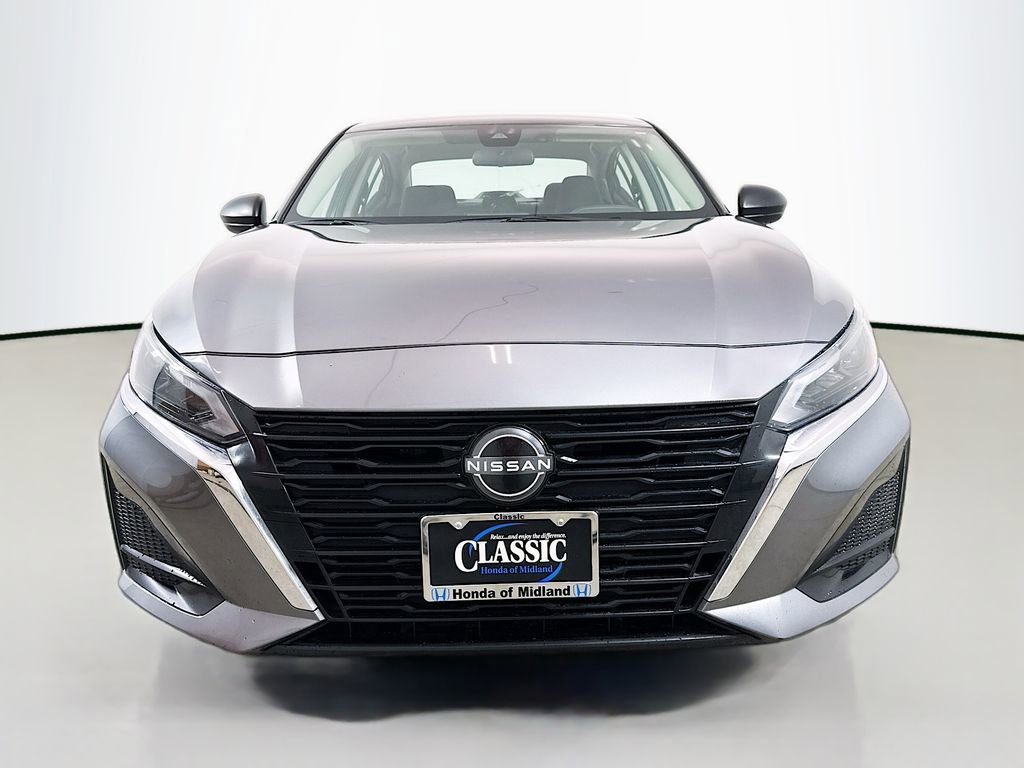 Used 2024 Nissan Altima 2.5 SV image 2