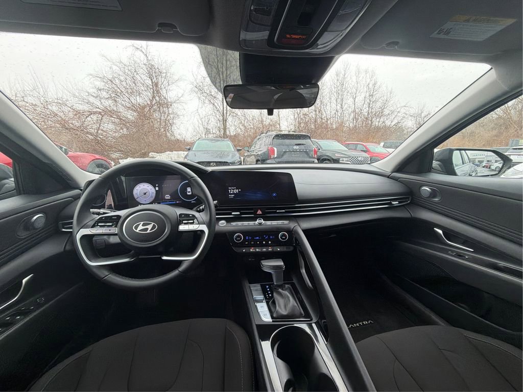 Certified 2025 Hyundai Elantra SEL image 27