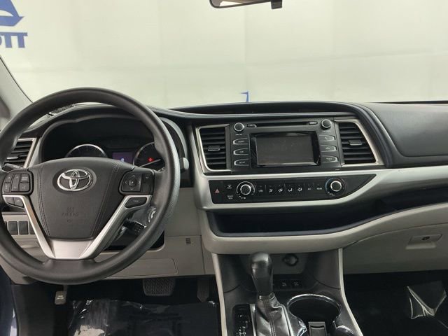 Used 2016 Toyota Highlander LE AWD/4WD image 33