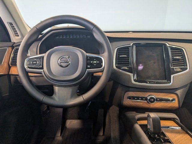 Used 2024 Volvo XC90 B6 Plus w/ Protection Package Premier image 17