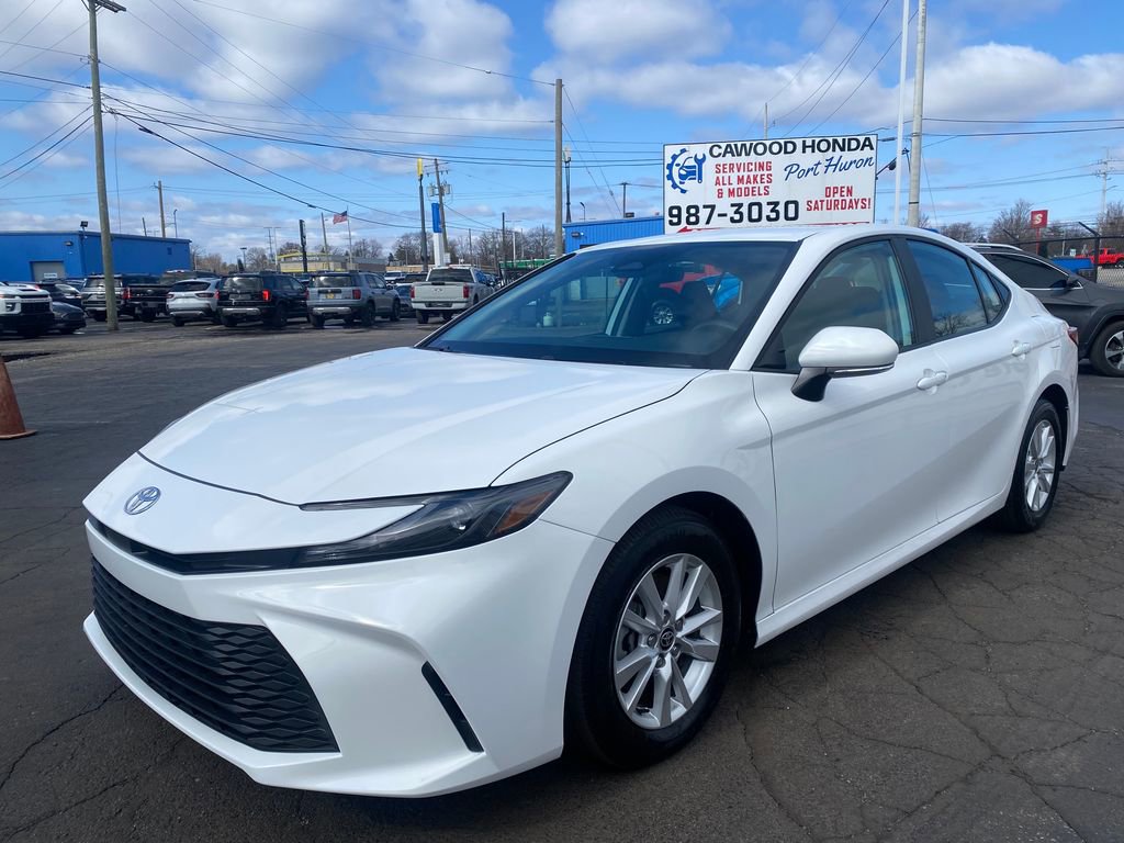 Used 2025 Toyota Camry LE FWD image 6