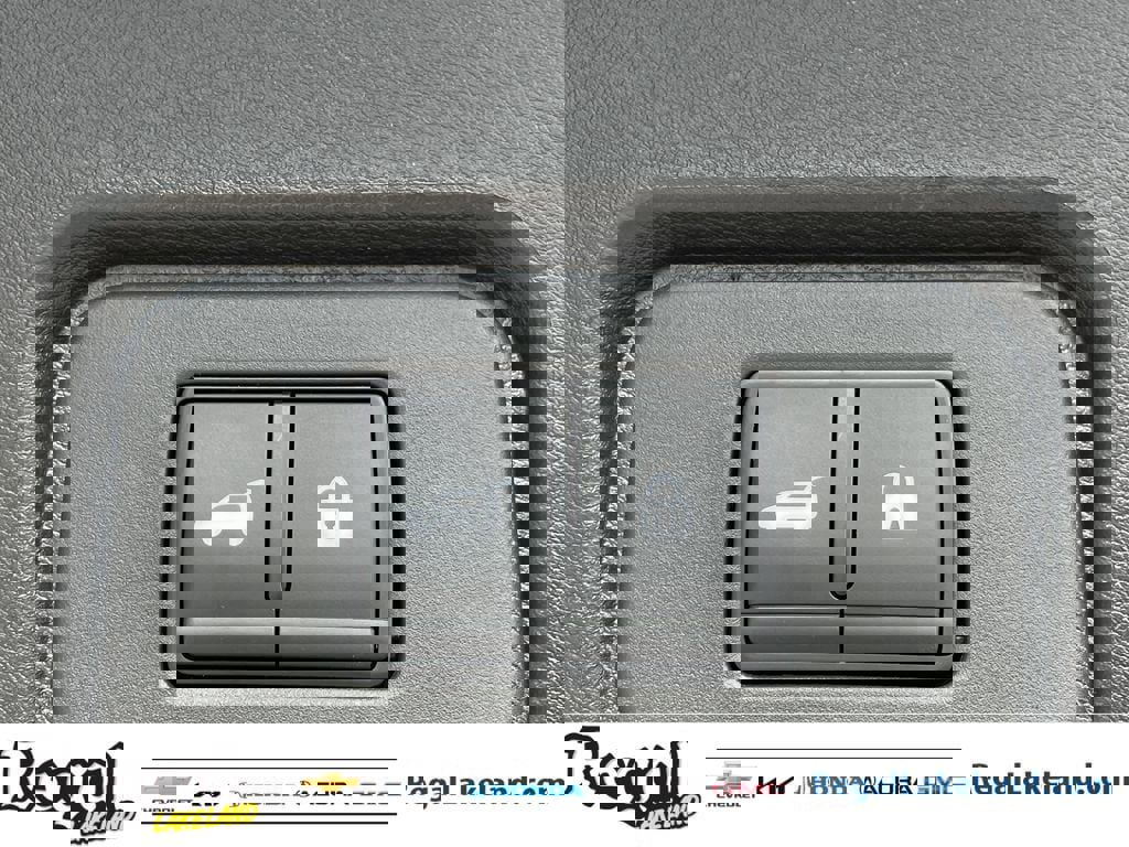 Used 2025 Nissan Rogue SV image 11