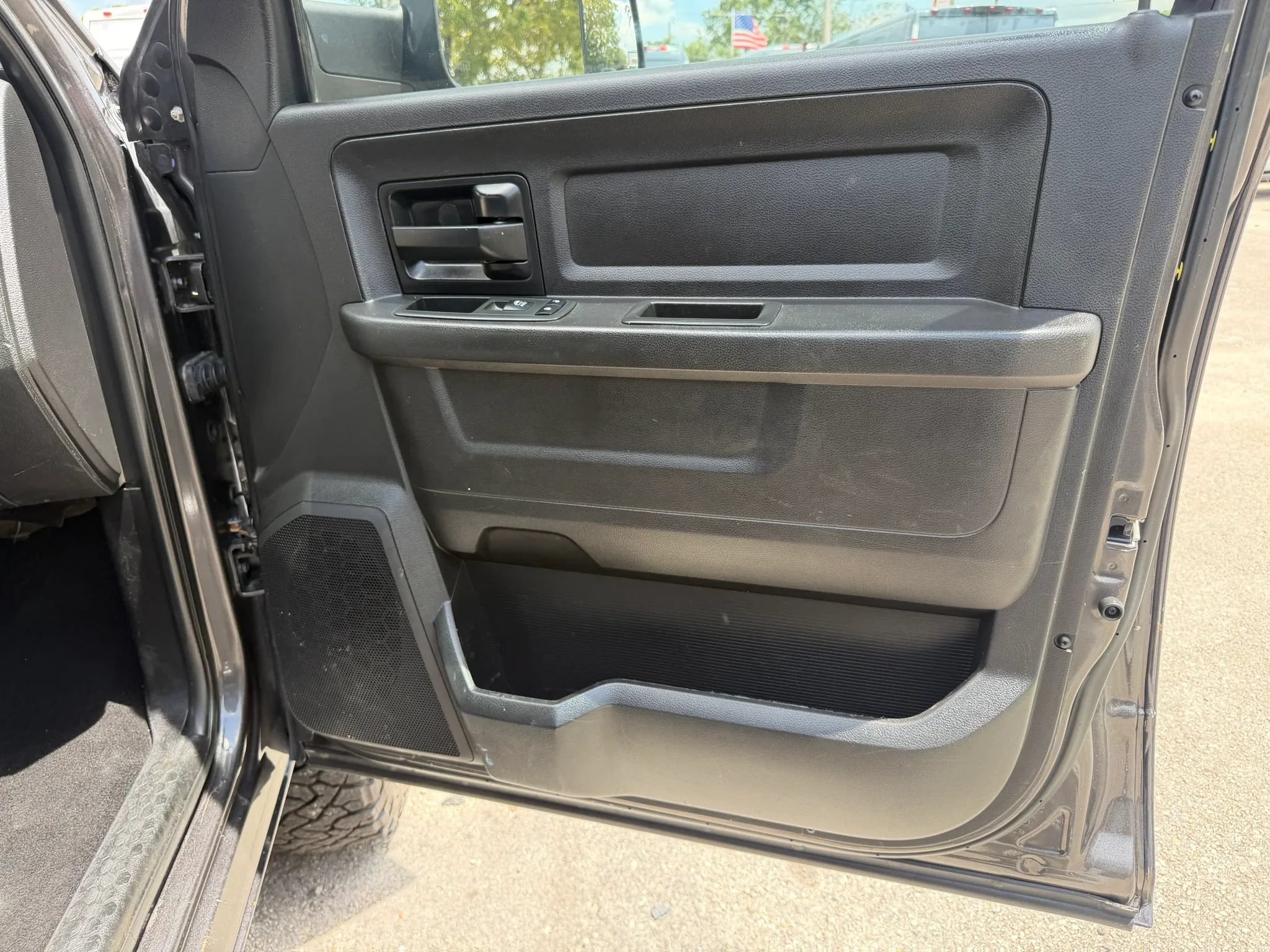 Used 2018 RAM 2500 Tradesman w/ Chrome Appearance Group AWD/4WD image 18