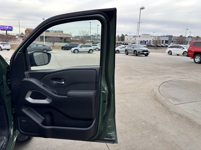 Used 2022 Nissan Frontier SV w/ SV Premium Package image 22