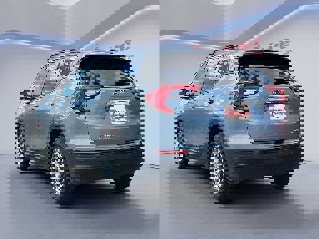 Used 2023 GMC Terrain SLE w/ Driver Convenience Package image 3