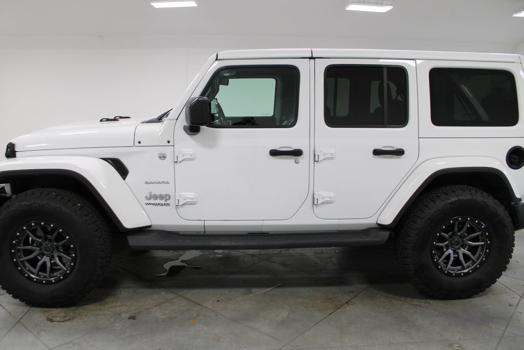 Used 2018 Jeep Wrangler Unlimited Sahara AWD/4WD image 6