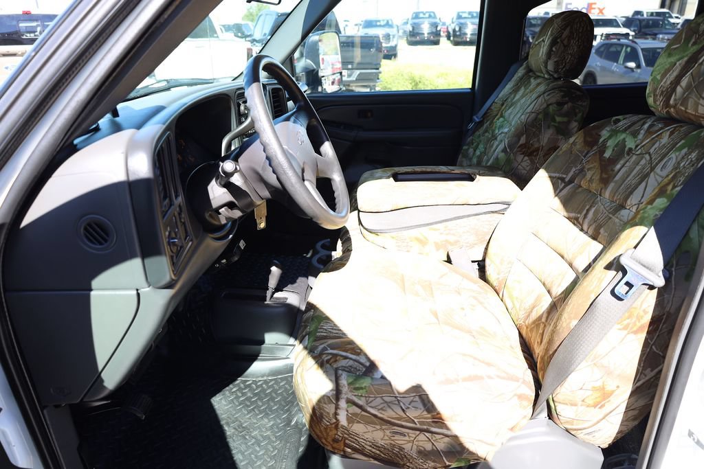 Used 2007 Chevrolet Silverado 2500 W/T w/ Heavy-Duty Power Package AWD/4WD image 11