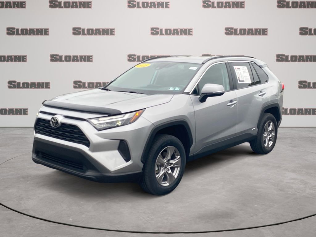 Used 2025 Toyota RAV4 XLE AWD/4WD image 1