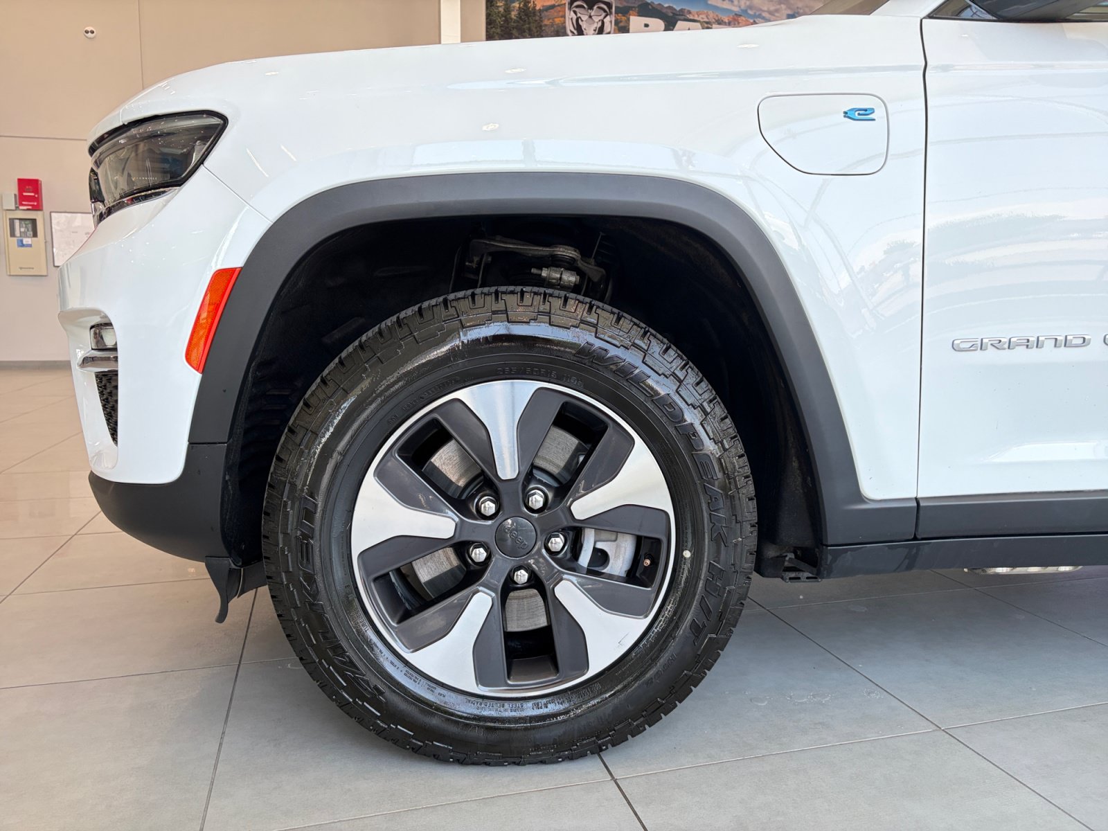 Used 2024 Jeep Grand Cherokee Limited 4xe AWD/4WD image 10