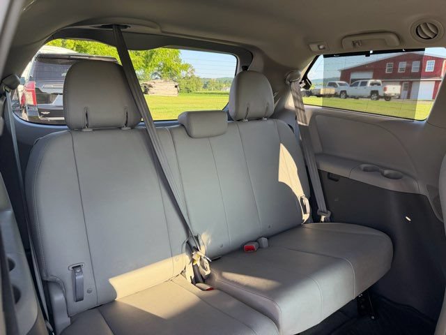 Used 2016 Toyota Sienna XLE Premium AWD/4WD image 28